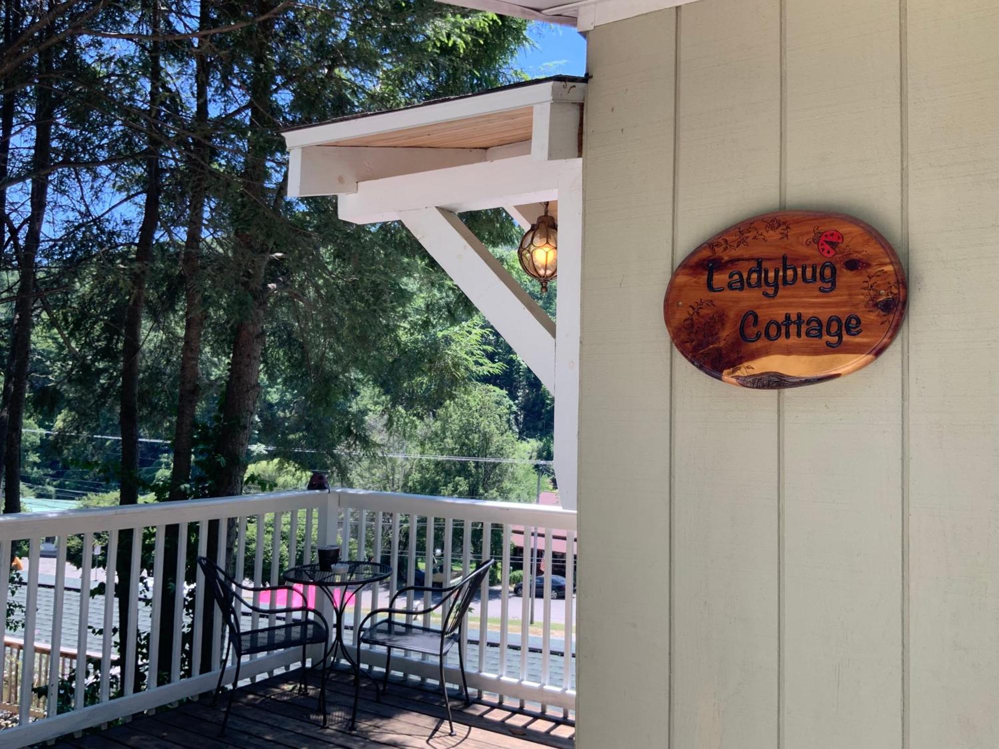 The Chimney Rock Inn & Cottages Exterior photo