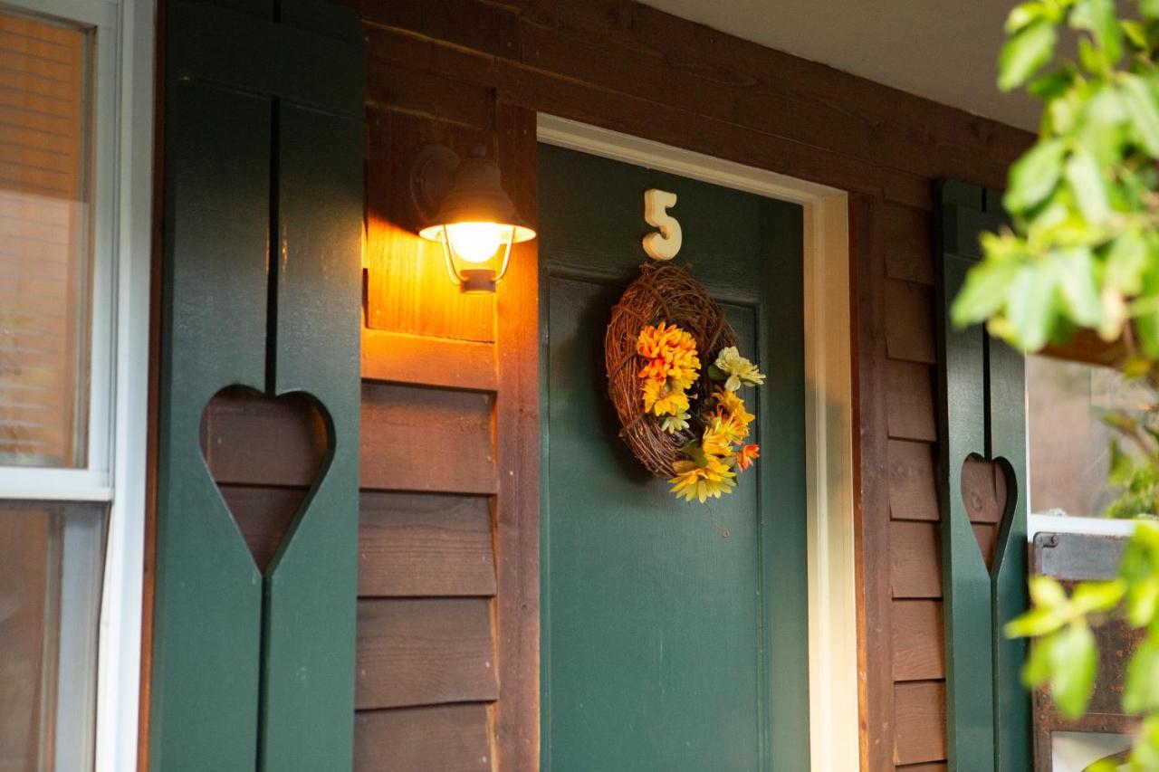 The Chimney Rock Inn & Cottages Exterior photo