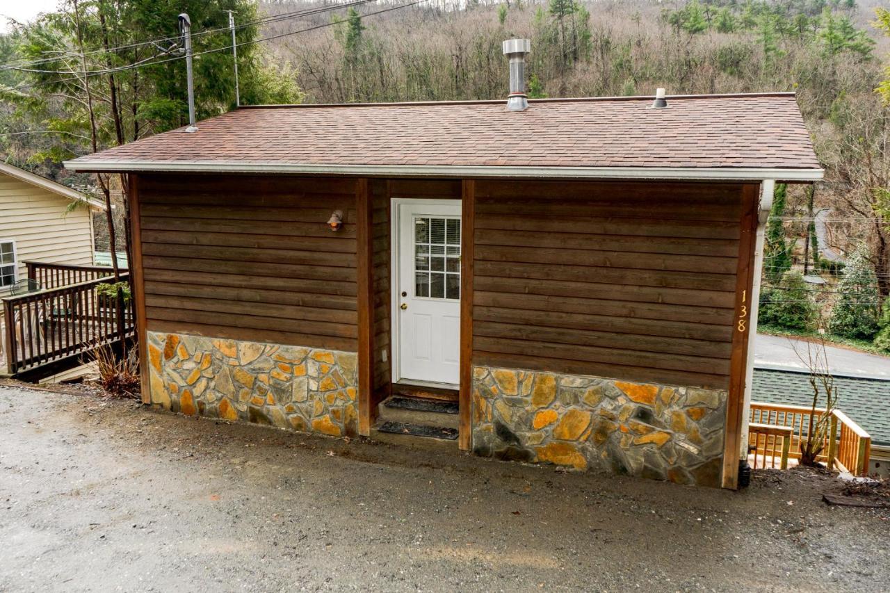 The Chimney Rock Inn & Cottages Exterior photo