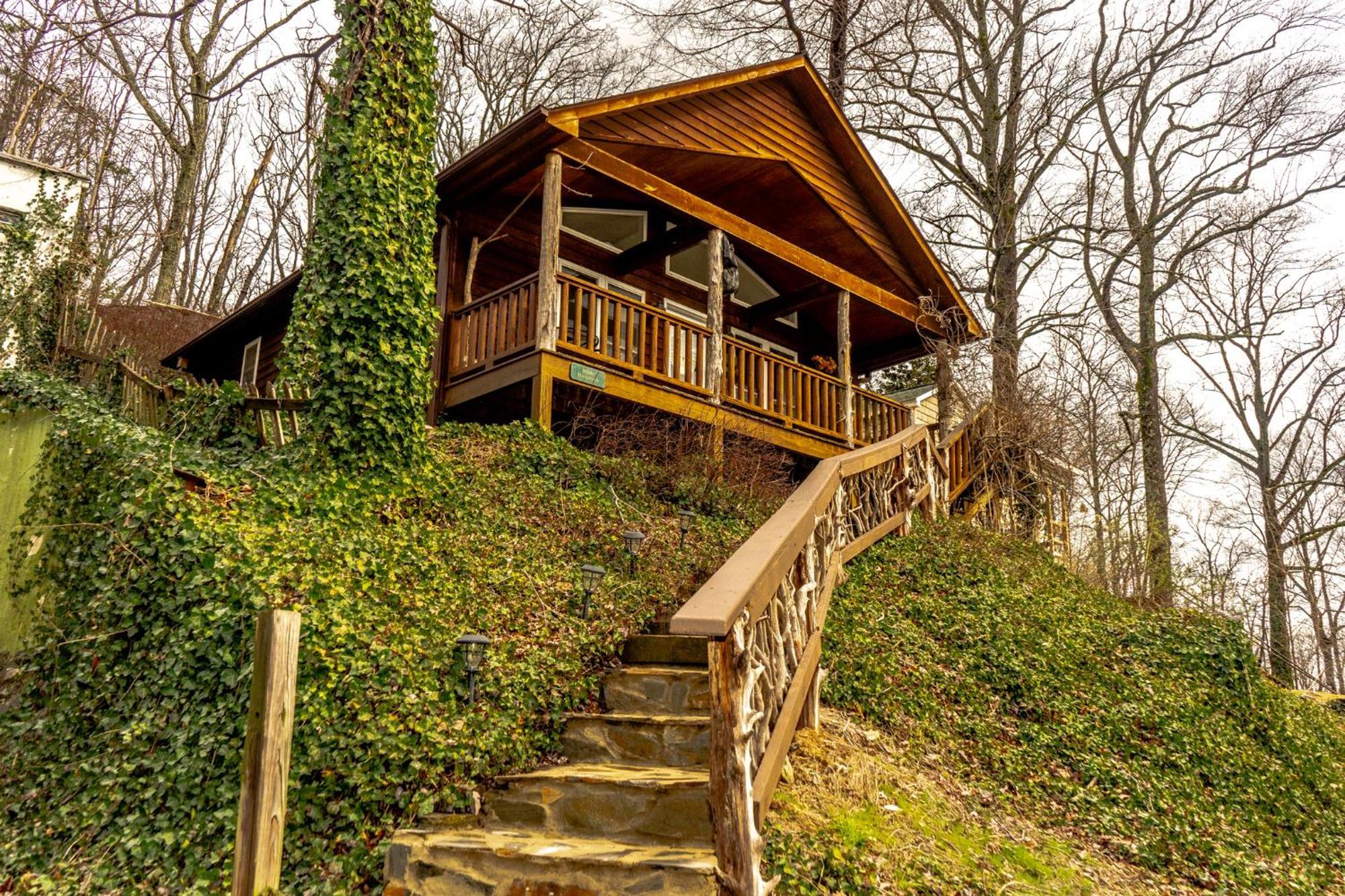 The Chimney Rock Inn & Cottages Exterior photo