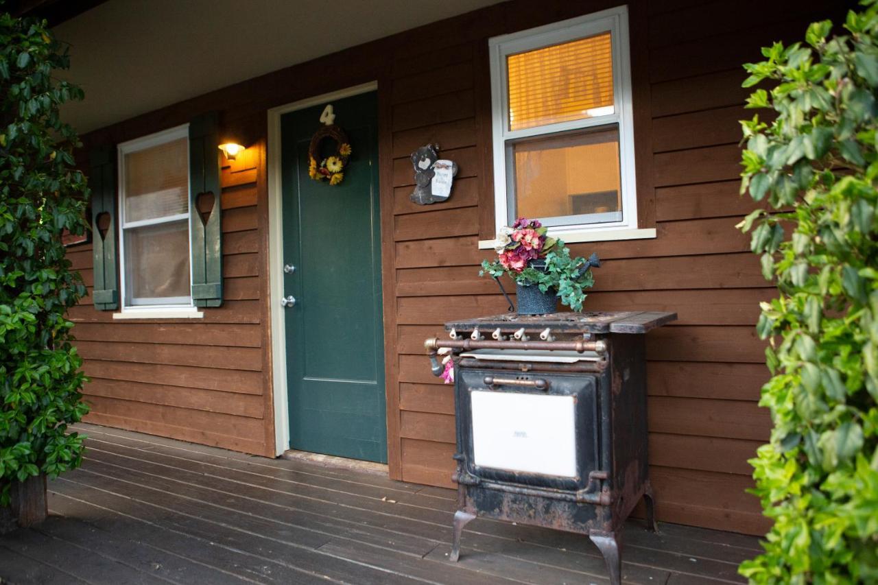The Chimney Rock Inn & Cottages Exterior photo