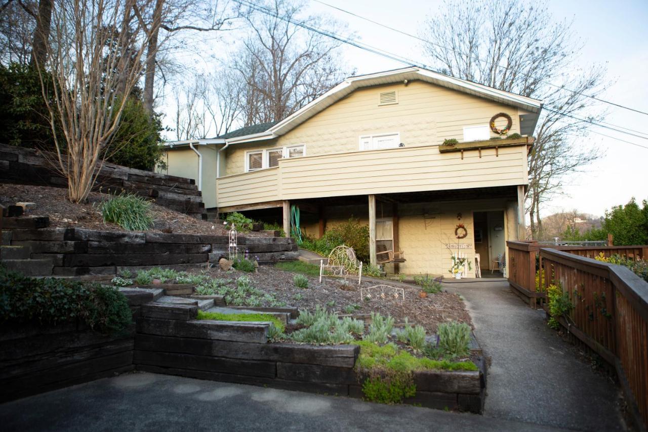 The Chimney Rock Inn & Cottages Exterior photo
